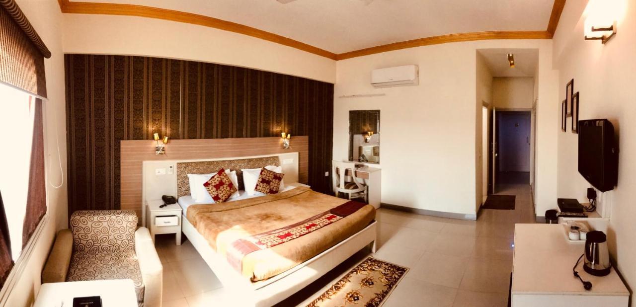 Hotel Chevron Klassik Ludhiana Ngoại thất bức ảnh
